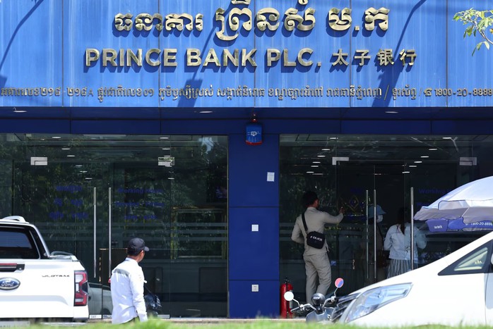 Prince Bank ở thủ đô Phnom Penh gặp khó khăn lớn vì ông chủ vướng bê bối lừa đảo, rửa tiền. Ảnh: Yonhap