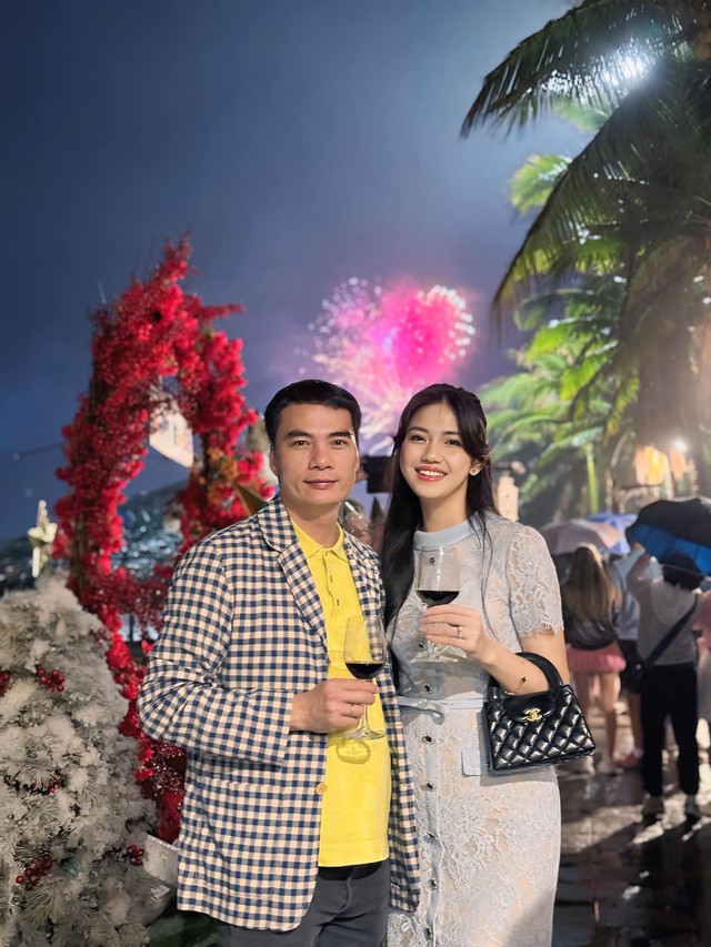 Á hậu Thanh Tú được chồng hết mực yêu chiều.