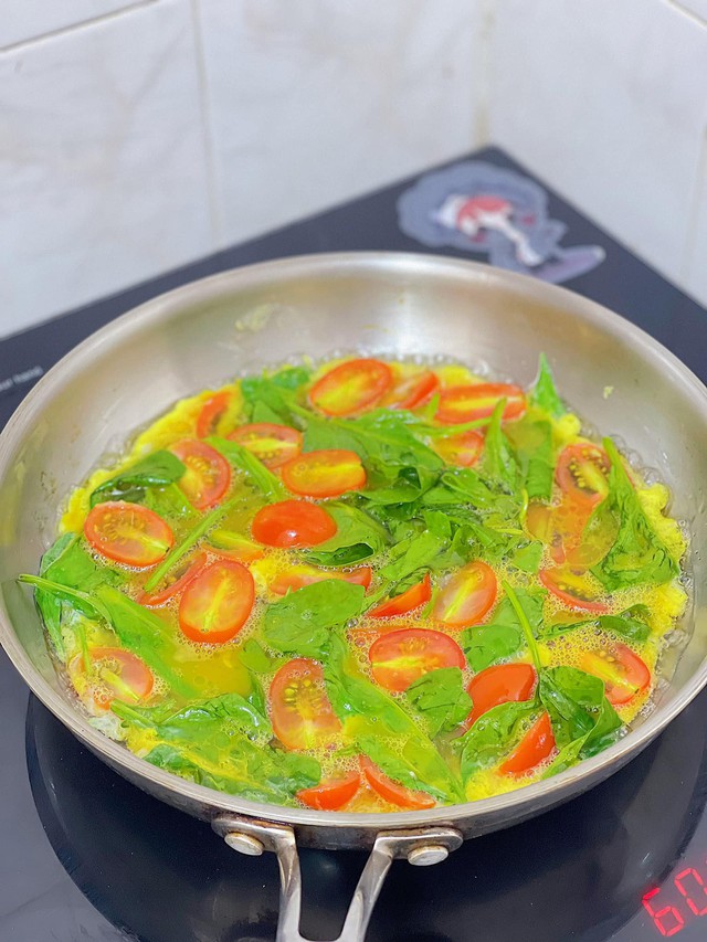 Để lửa vừa phải, liu riu để tất cả cùng chín đều.