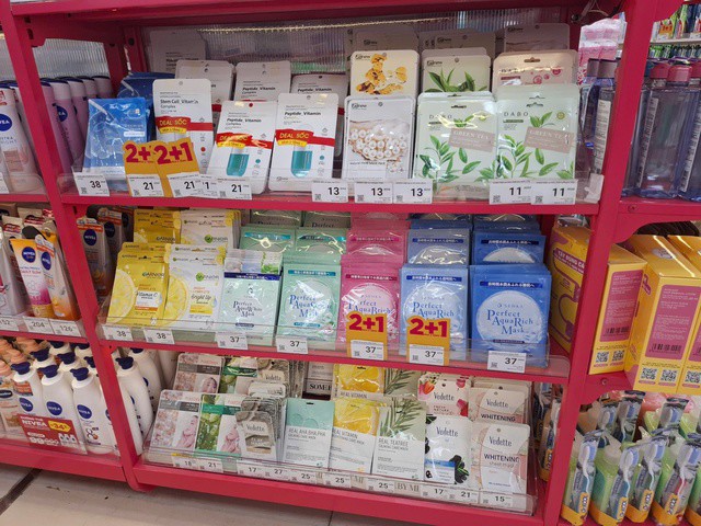 Khuyến mãi mua 2 tặng 1 được áp dụng cho sản phẩm mặt nạ chăm sóc da.