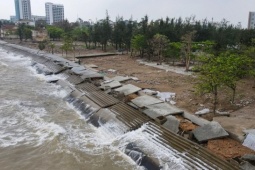 Tin tức trong ngày - Kè biển hơn 40 tỷ đồng vỡ nát sau mưa bão