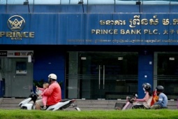 Thế giới - Người Campuchia tìm cách rút tiền khỏi ngân hàng của ông trùm Chen Zhi