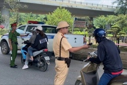 Nữ tài xế ở Hà Nội bị phạt nồ…