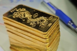 Kinh doanh - Giá vàng miếng SJC trên thị trường tự do giảm tới 11 triệu đồng mỗi lượng