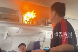 Máy bay hạ cánh khẩn cấp vì pin dự phòng bốc cháy