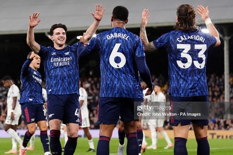 Arsenal thắng gây sức ép lớn cho "nhà vua", bản lĩnh thép của ứng viên vô địch