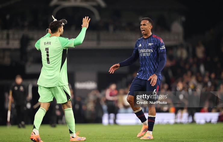 Hàng thủ Arsenal tiếp tục cho thấy sự chắc chắn