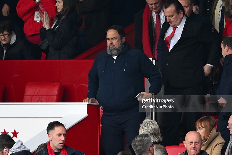 Chủ tịch Evangelos Marinakis gây sốc khi tính chuyện tự ngồi ghế HLV tạm quyền