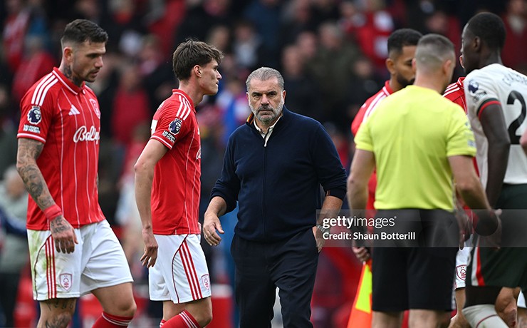 HLV Ange Postecoglou bị sa thải sau trận thua Chelsea 0-3
