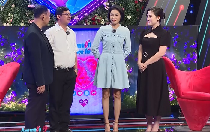 Gái xinh “tưng tửng” khuấy đảo sân khấu hẹn hò khiến bạn trai toát mồ hôi - 10