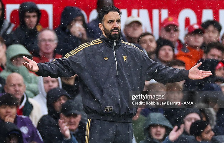 HLV Ruben Amorim đang chịu áp lực cực lớn sau những kết quả đáng thất vọng cùng Man Utd
