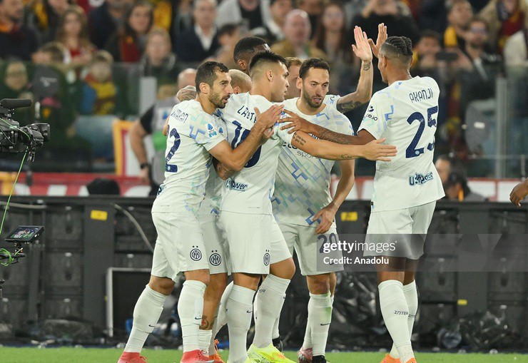 Inter Milan tạm vươn lên dẫn đầu Serie A sau chiến thắng trước Roma