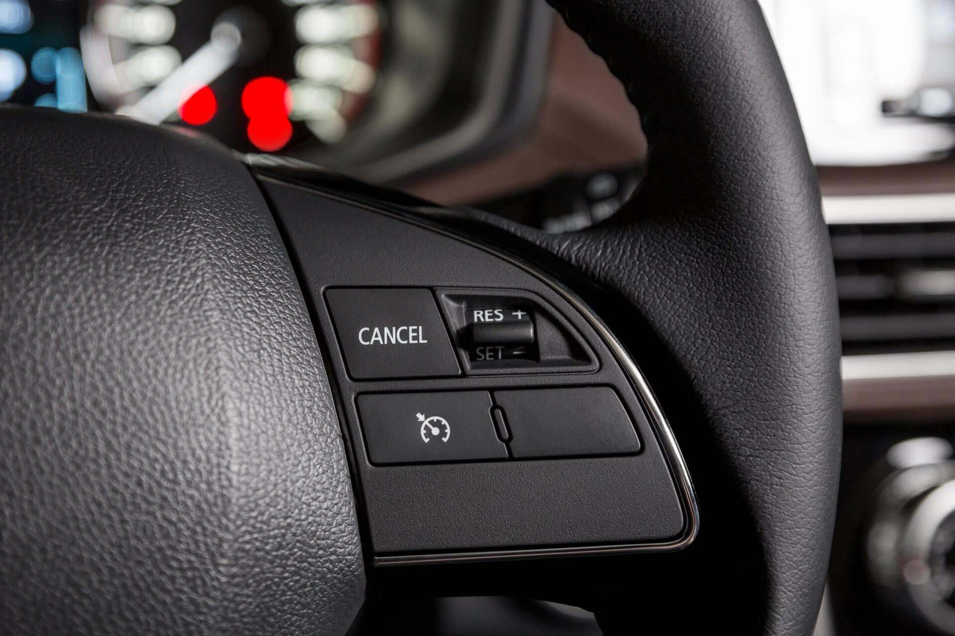 &nbsp;Nút thiết lập Cruise Control trên xe Xpander Cross.