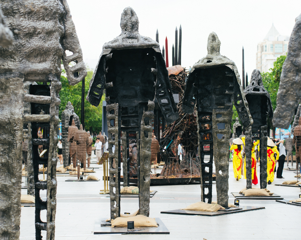 Tác giả triển lãm 50 năm thống nhất đất nước được vinh danh đặc biệt tại Nhật - 2