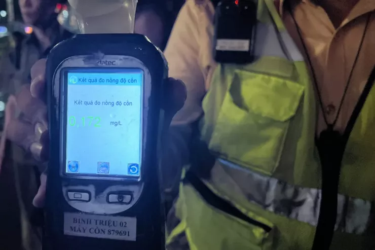 Người đàn ông này cho biết, sau giờ làm việc có ra quán ăn cơm, uống 2 lon bia rồi đi về.