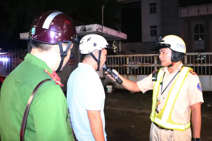 Chỉ trong thời gian ngắn nhiều người điều khiển phương tiện đã bị lực lượng CSGT phát hiện có nồng độ cồn.