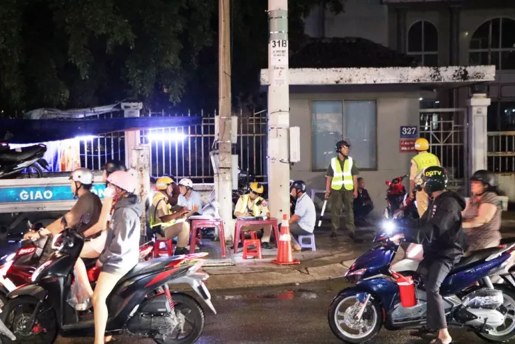 Theo lãnh đạo phòng CSGT, trong đợt cao điểm xử lý vi phạm nồng độ cồn, ma túy, các tổ tuần tra đang tăng cường tuần tra, kiểm soát trên các tuyến đường, địa bàn trọng điểm.
