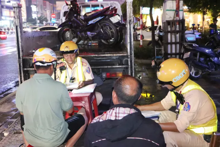 Sau bữa cơm tối kèm 2 lon bia, một công nhân bị phạt khi đo nồng độ cồn - 16