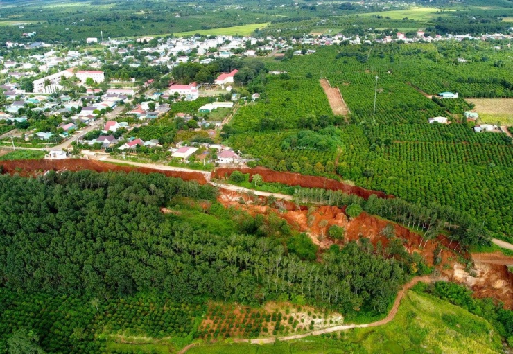 Vực "tử thần" ngày càng mở rộng sau mỗi trận mưa.