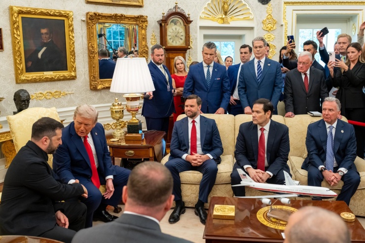 Ông Trump muốn đóng băng chiến sự, ông Vance lấp lửng chuyện bán Tomahawk - 1