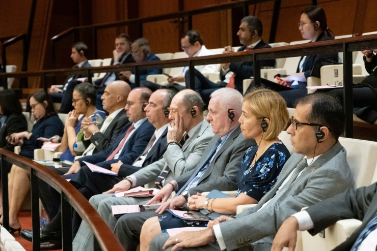 Các đại biểu Quốc tế tham dự phiên họp (Ảnh: Media Quốc hội).