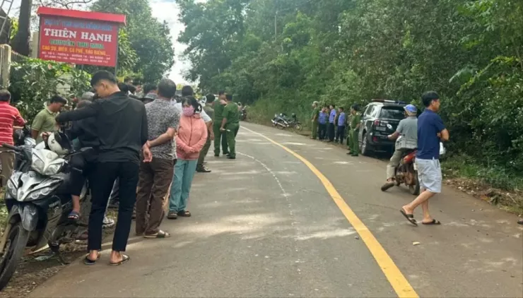 Công an phối hợp các đơn vị nghiệp vụ thực nghiệm hiện trường. Ảnh: CTV