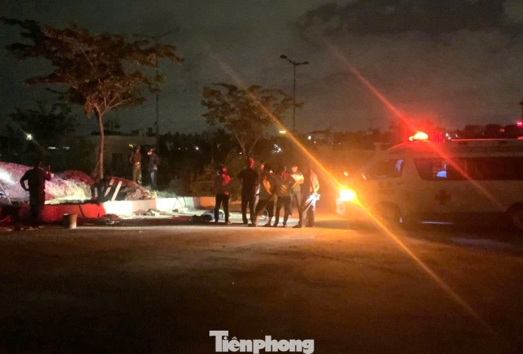 Người đàn ông được giải cứu dưới đống đất đã tử vong.