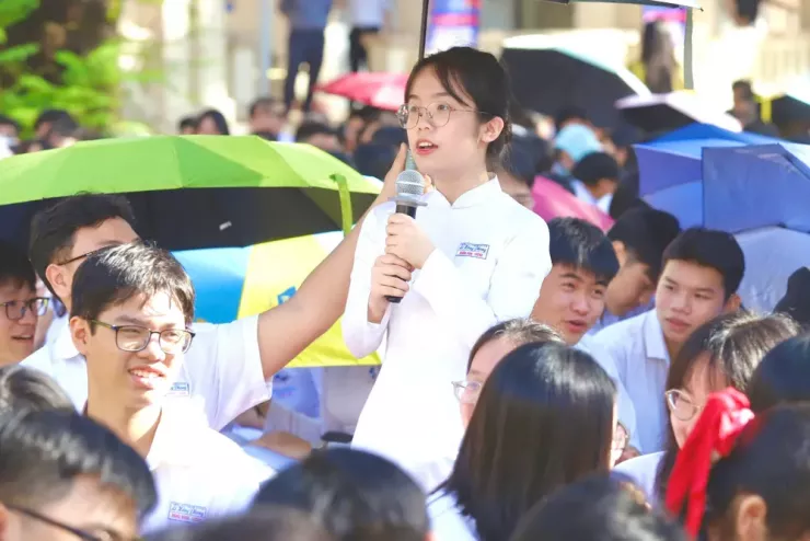 Học sinh giao lưu tại chiến dịch. Ảnh: HN