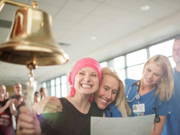 Bí mật đằng sau nghi thức rung chuông đang gây ‘sốt’ ở các bệnh viện phương Tây