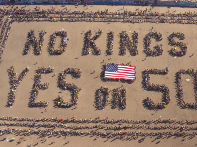 Biểu tình 'No Kings' khắp nước Mỹ