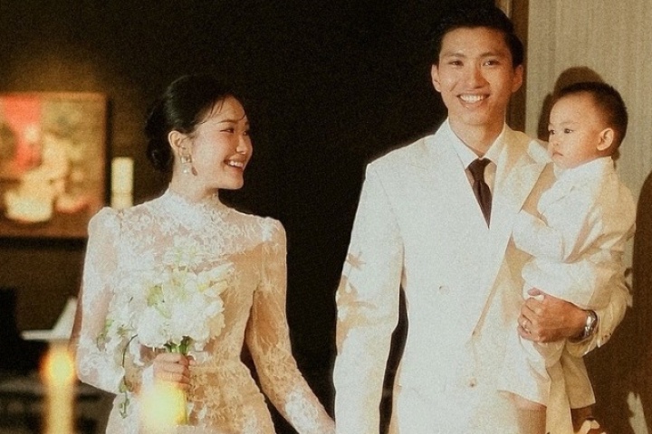 Vợ chồng Đoàn Văn Hậu kỷ niệm hai năm ngày cưới