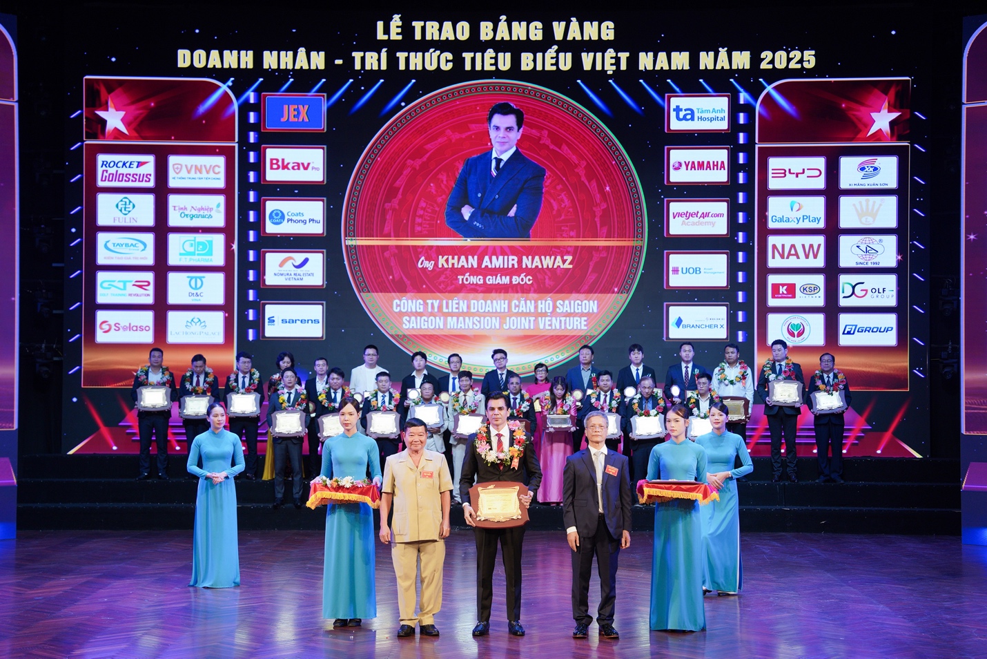 Mr Amir Nawaz Khan - Tổng Giám đốc/CEO Công ty Liên doanh Căn hộ Saigon vinh dự nhận hạng mục Doanh Nhân Vàng Việt Nam 2025 - 2