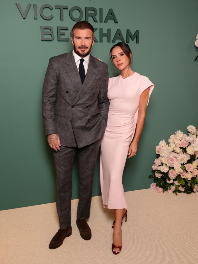 Vợ chồng Victoria Beckham tại sự kiện quảng bá phim tài liệu hôm 15/10 ở New York. Vợ chồng con trai cả tiếp tục vắng mặt dù đang sống tại Mỹ.
