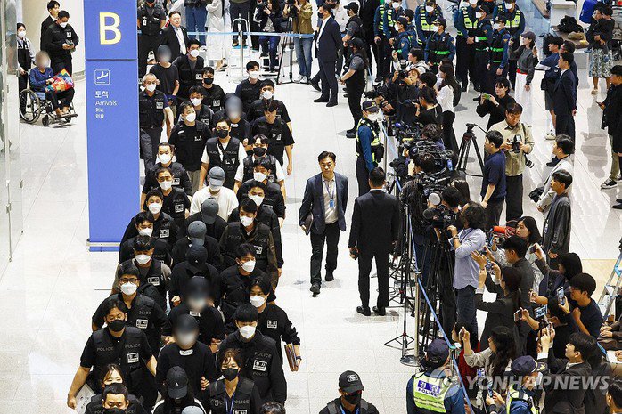 Các công dân Hàn Quốc được đưa về từ Campuchia hôm 18-10. Ảnh: Yonhap