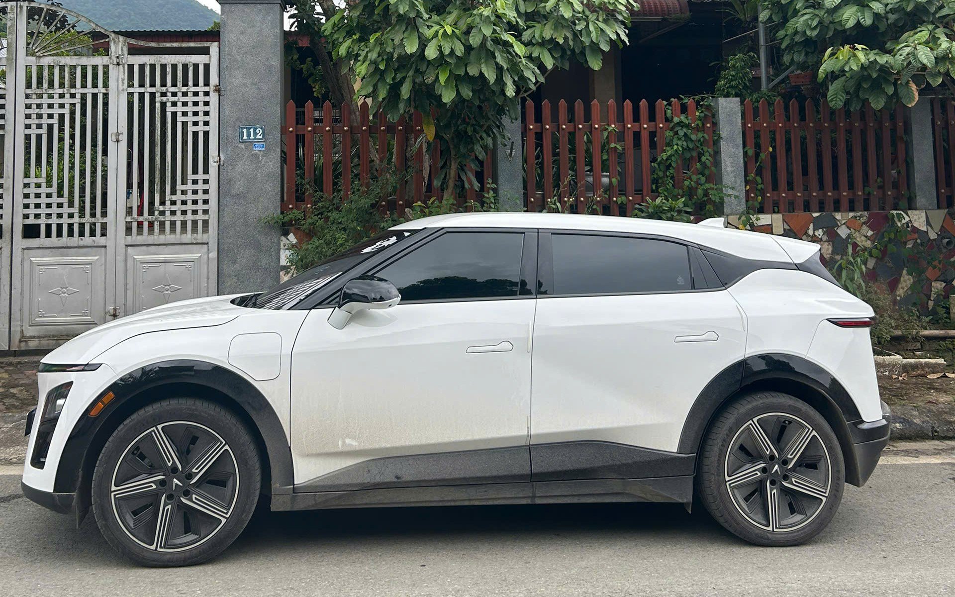 Anh Luận nhận xét VF 7 sở hữu sức mạnh “thực sự khủng khiếp”.