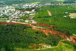 Tin tức trong ngày - Vực 'tử thần' uy hiếp, như nuốt chửng cả một xã