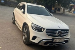 Ô tô Mercedes đỗ trên đê bị lũ cuốn trôi, 14 ngày chưa tìm thấy