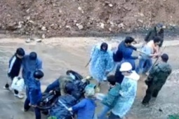 CLIP: Vây bắt đối tượng chở một bao tải chứa ma tuý