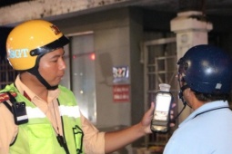 Sau bữa cơm tối kèm 2 lon bia, một công nhân bị phạt khi đo nồng độ cồn