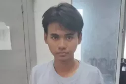 Cháu nội rủ bạn về phá cửa trộm sạch vàng và tiền của bà