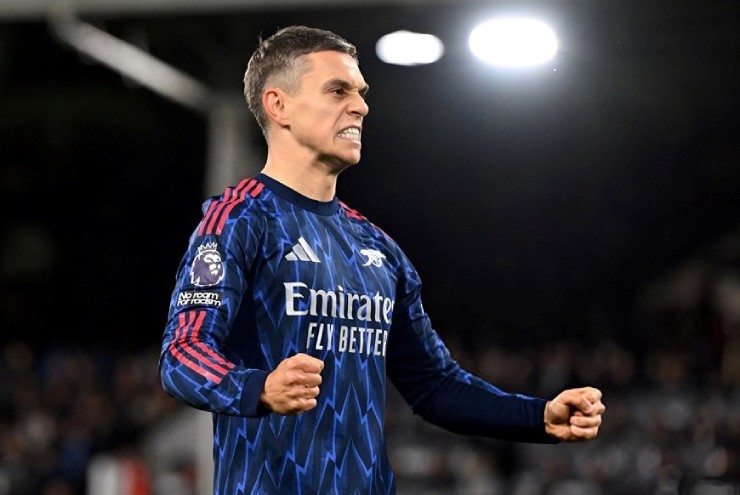 Trossard khiến dư luận bất ngờ.