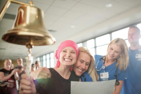 Bí mật đằng sau nghi thức rung chuông đang gây ‘sốt’ ở các bệnh viện...