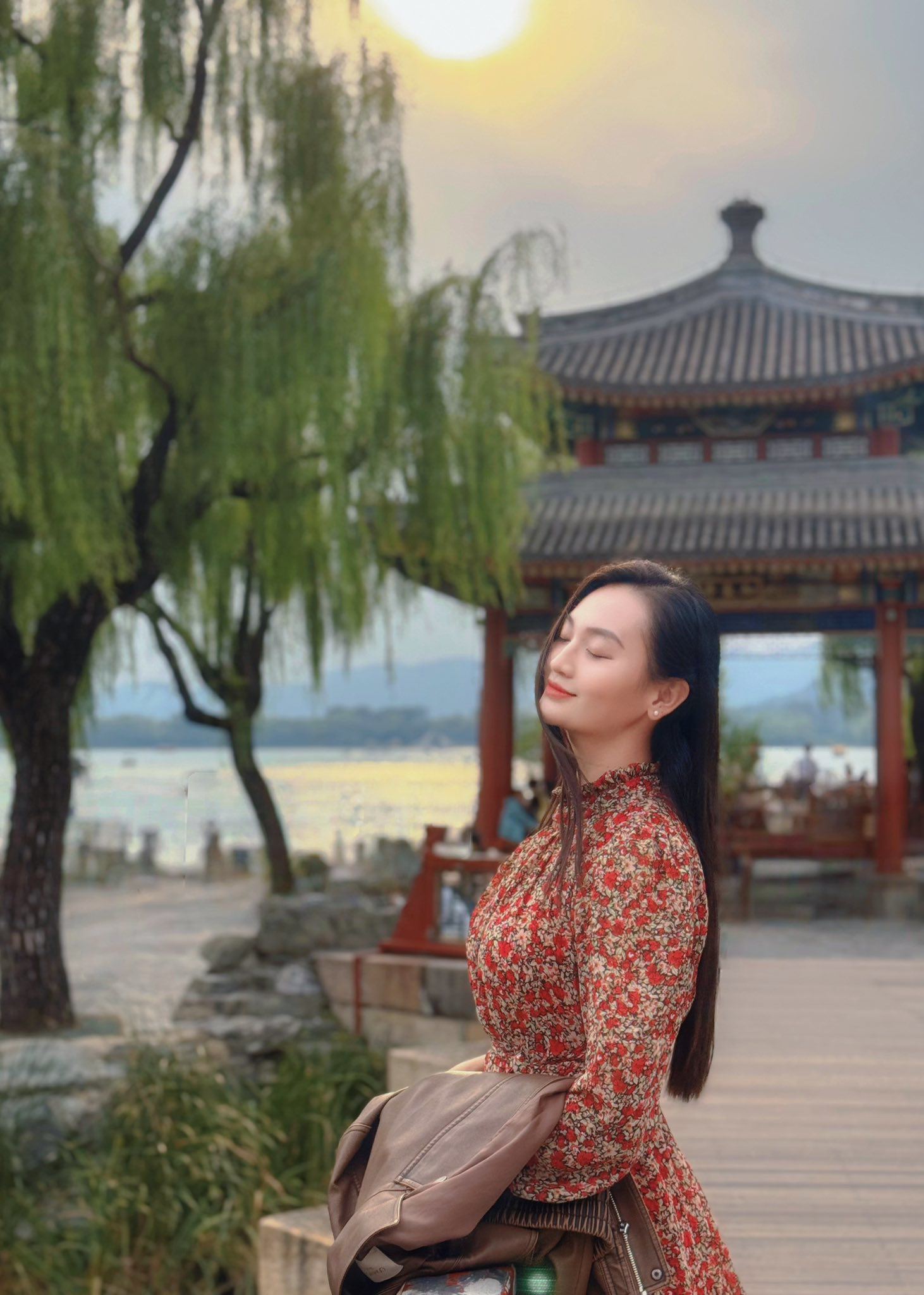 Nữ đại úy "kẹp cổ dân tổ" dịu dàng đến bất ngờ - 10