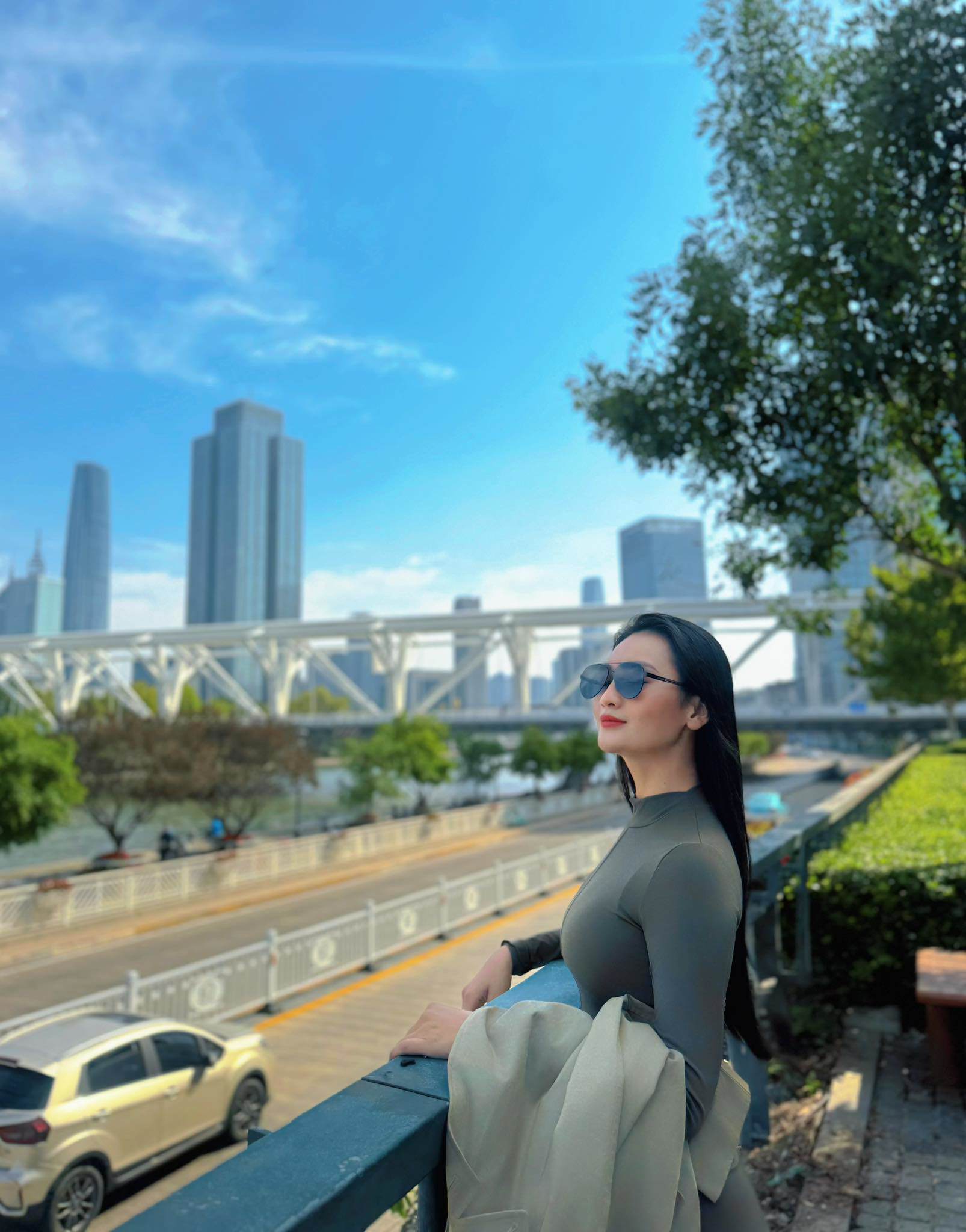 Nữ đại úy "kẹp cổ dân tổ" dịu dàng đến bất ngờ - 12