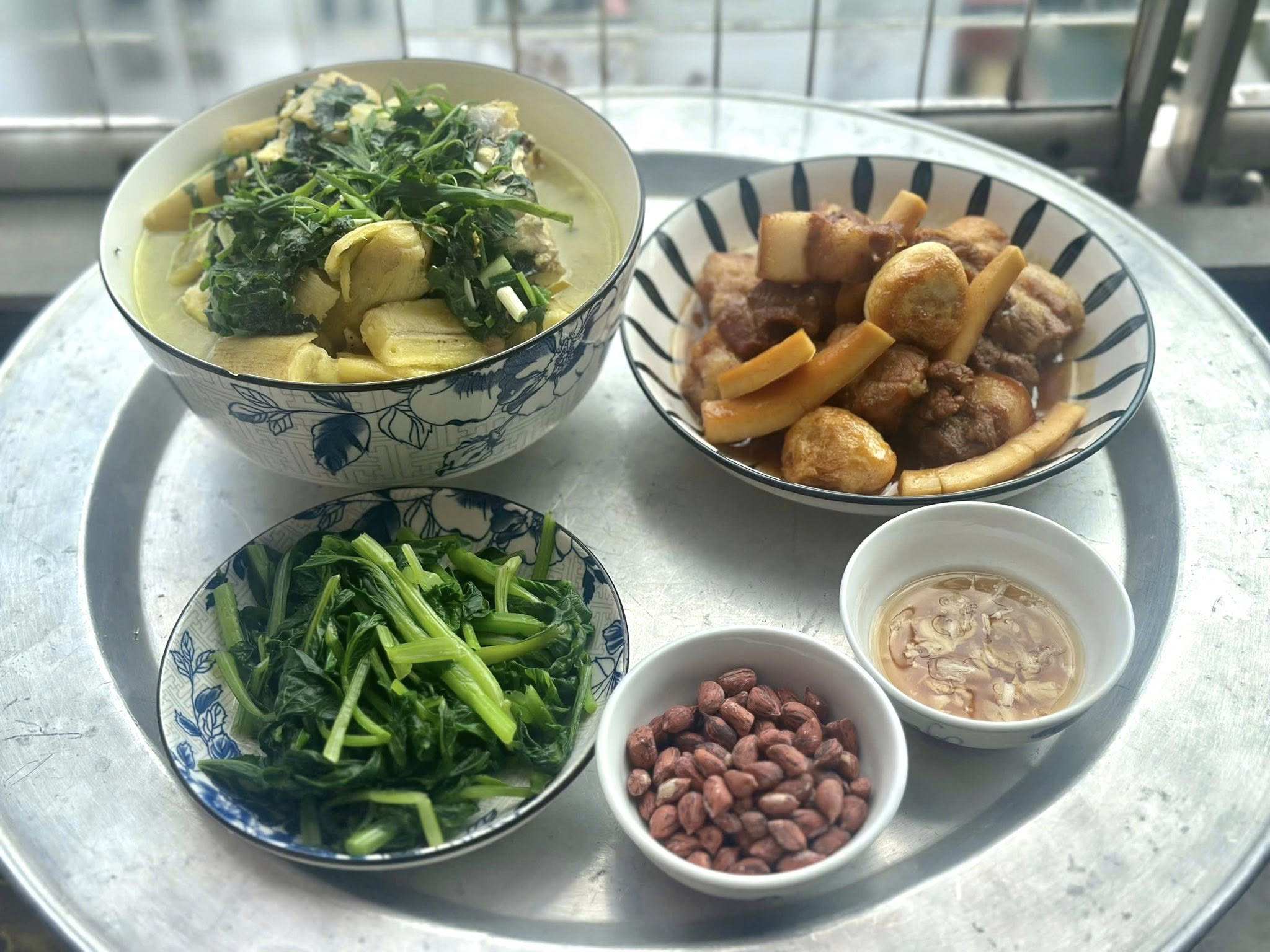 Canh cá nấu chuối xanh có hương vị dân dã, ăn cùng cơm không hề bị tanh,&nbsp;siêu ngon!