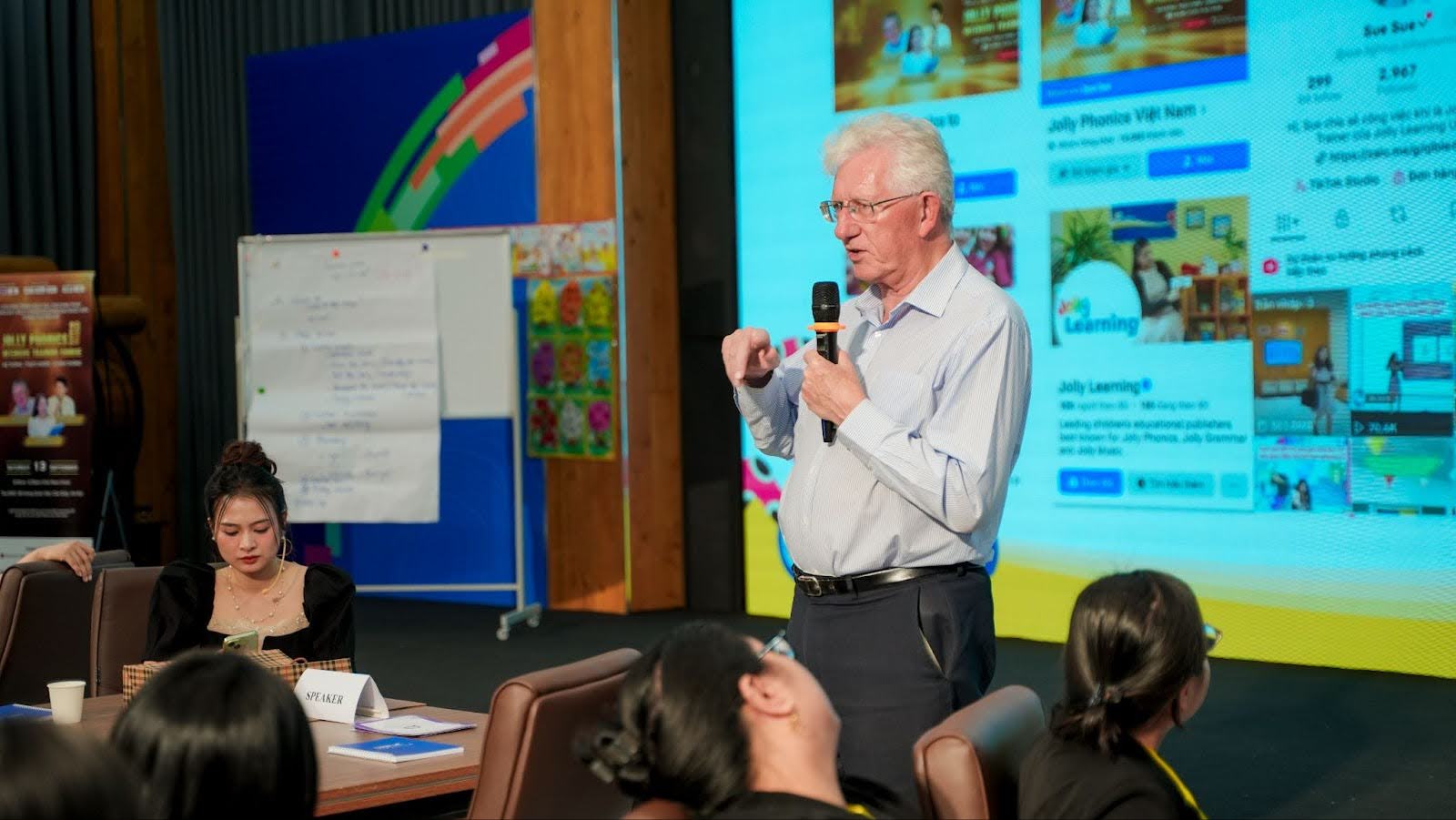 Một số hình ảnh đào tạo của Mr. Chris Jolly - Tổng Giám Đốc Jolly Learning UK