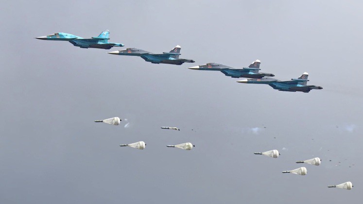 Phi đội Su-34 ném bom dẫn đường chính xác. Ảnh: Military Watch.