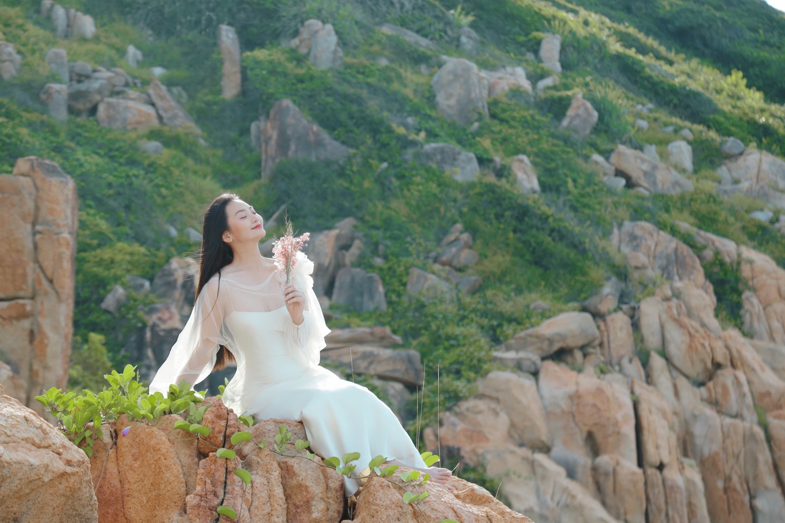 Nữ đại úy "kẹp cổ dân tổ" dịu dàng đến bất ngờ - 3