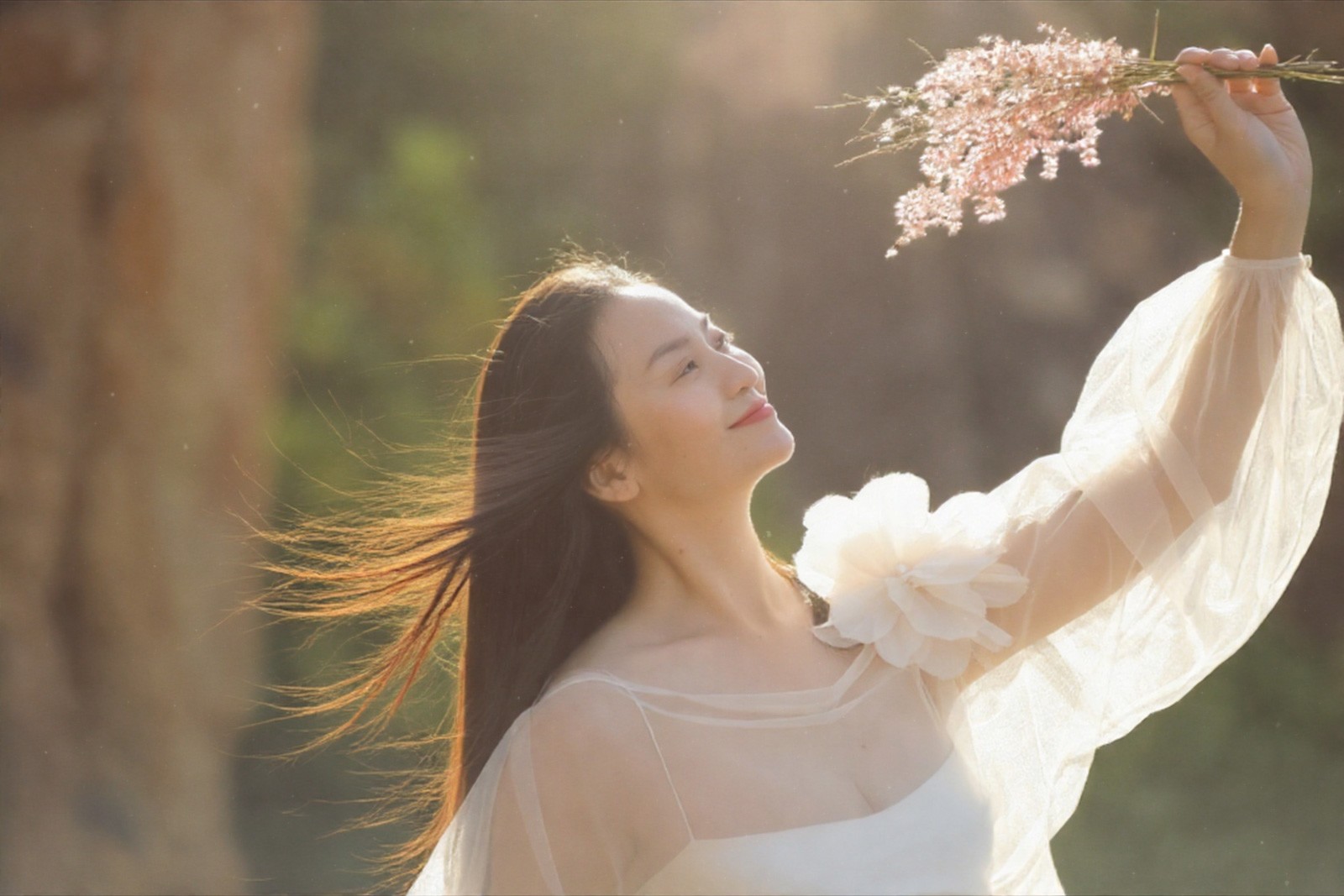 Nữ đại úy "kẹp cổ dân tổ" dịu dàng đến bất ngờ - 5