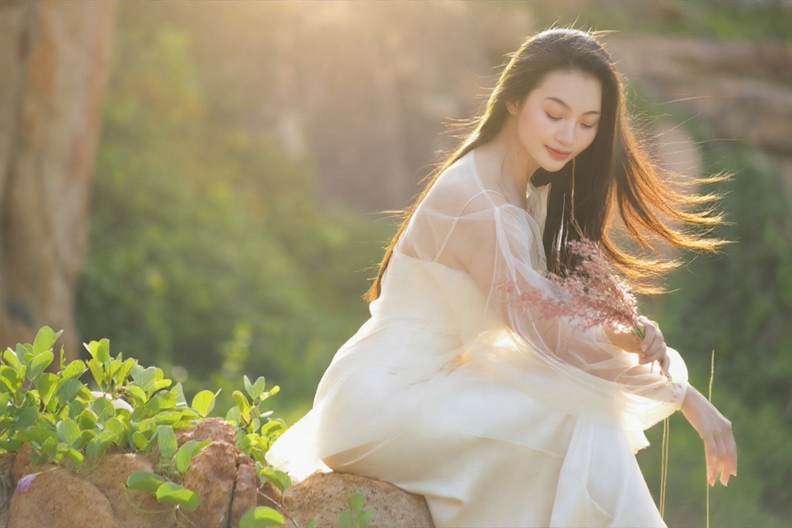 Nữ đại úy "kẹp cổ dân tổ" dịu dàng đến bất ngờ - 6